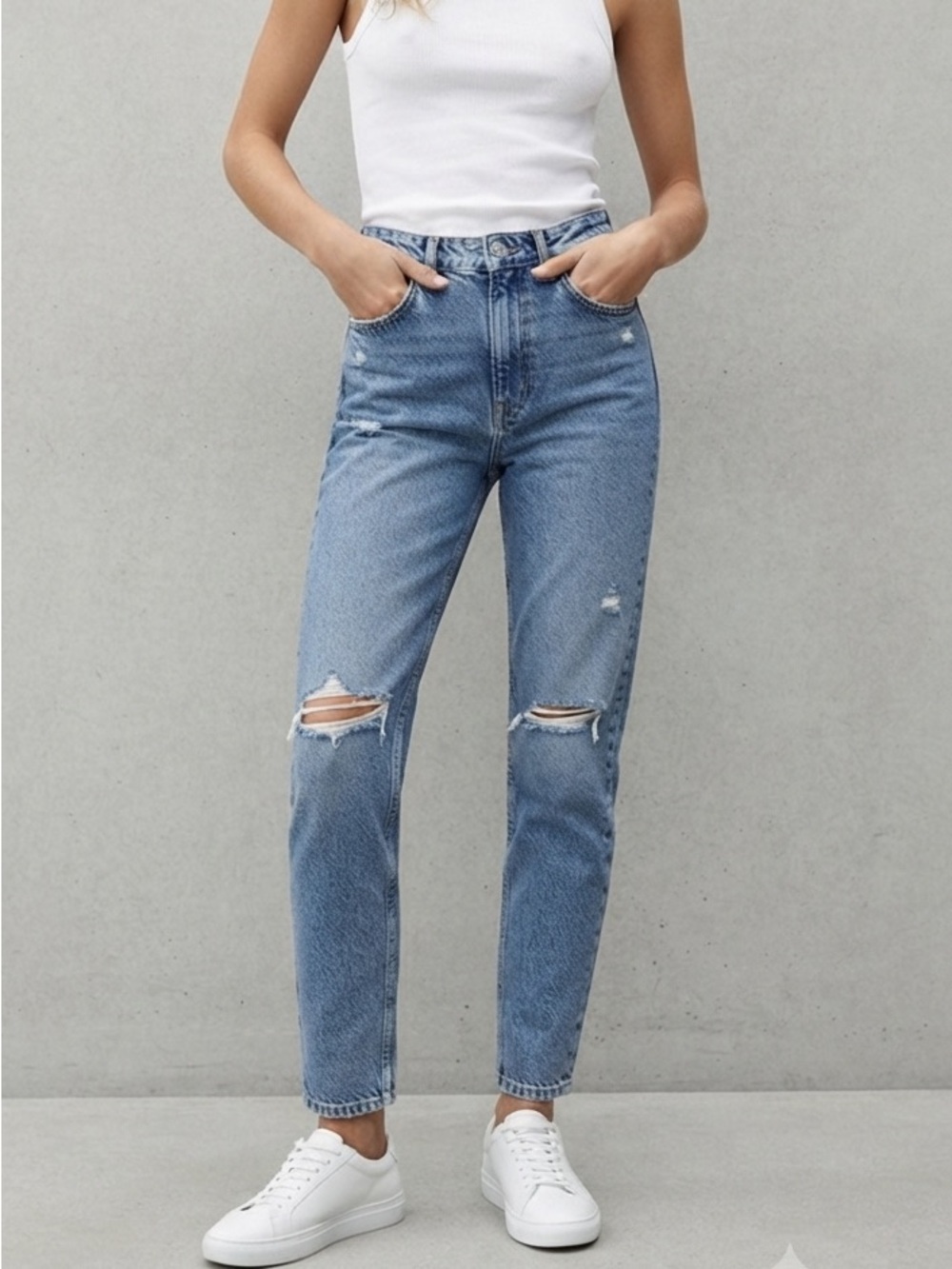 Zara Blue High-Rise Slightly Distressed Mom Jeans Size 4 Cotton